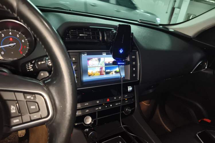 Used Jaguar F-PACE 2016 2.0T Two-Wheel Drive Urban Luxury Edition
