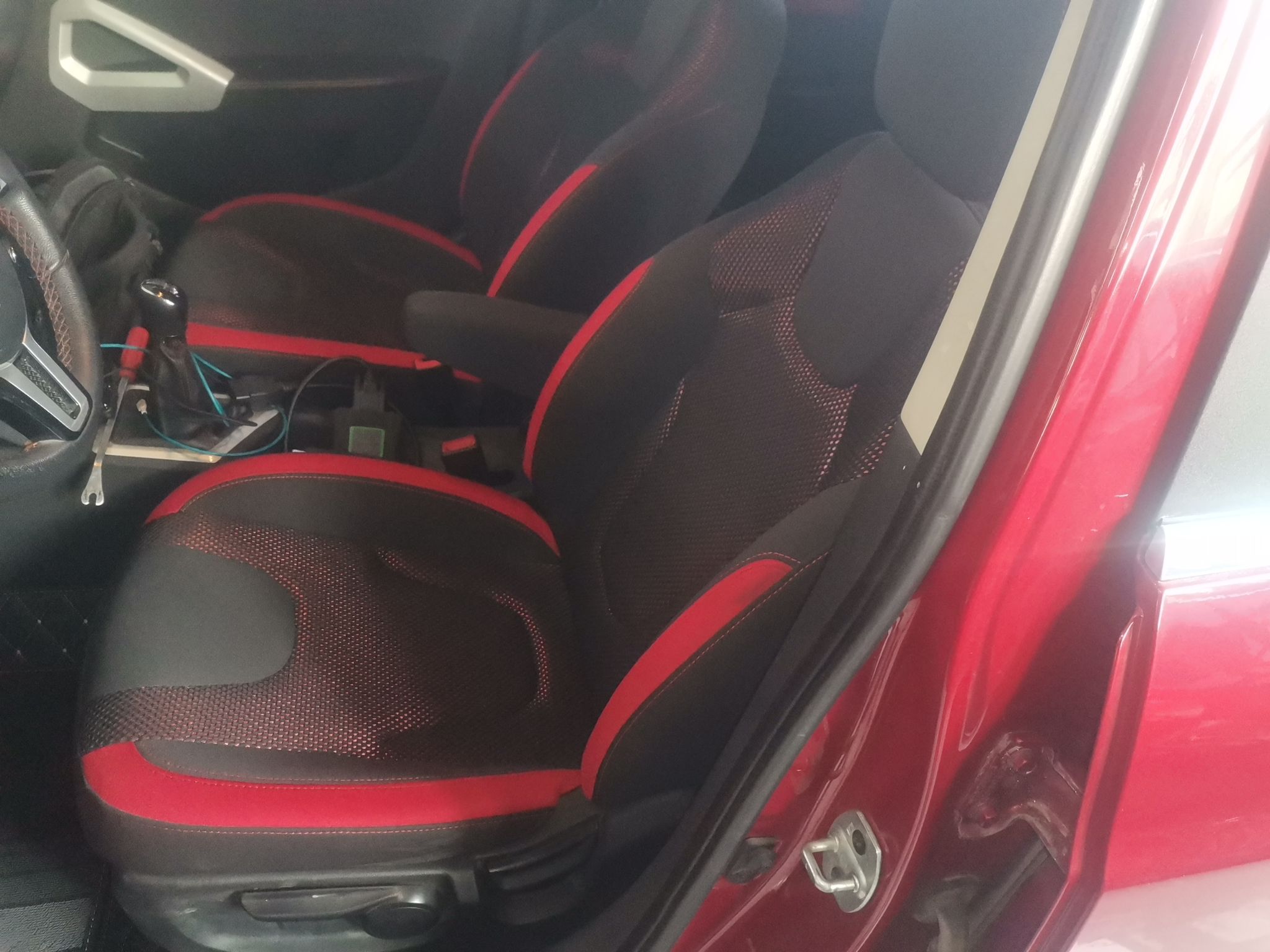 Переднее сиденье в автомобиле