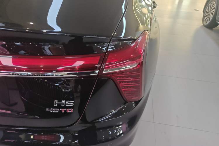 Used Hongqi H5 2023 2.0T Automatic Smart Connect Flagship Edition Right Rear Taillight