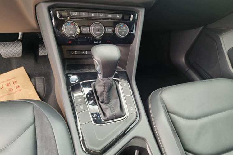 Used Volkswagen Tiguan L 2018 330TSI Automatic Two-Wheel Drive Luxury Edition Gear Lever