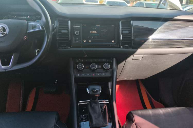 Used Skoda Kodiaq 2019 Facelifted TSI330 7-Seater Two-Wheel-Drive Luxury Enjoyment Edition China VI Standard