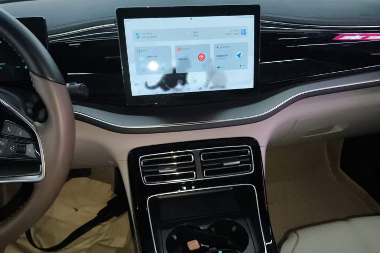 Used BYD Qin PLUS 2024 Honor Edition EV 420KM Beyond Model Audio And AC Panel
