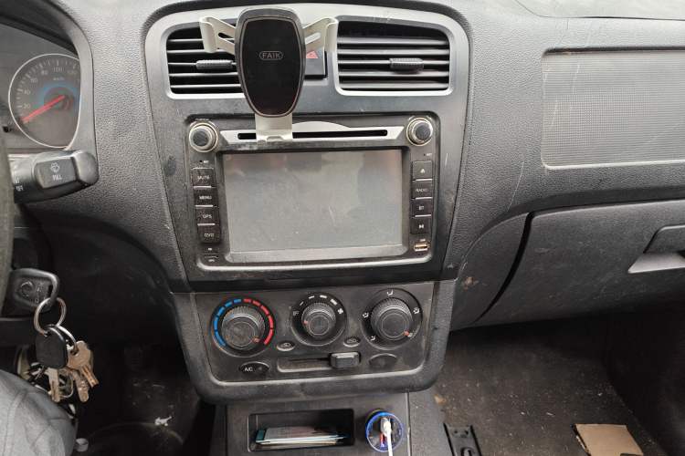 Used Dongfeng Fengon 330 2014 1.5L Manual Standard Edition DK15-02 Audio And AC Panel