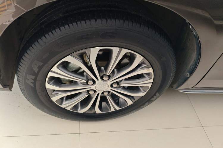 Used Buick GL8 2023 Facelifted Land Cruiser Executive Luxury Version