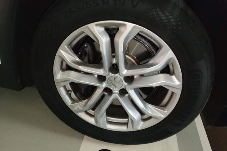 Used Nio ES8 2018 355 km Base Version 7-Seater Edition Right Front Wheel Hub