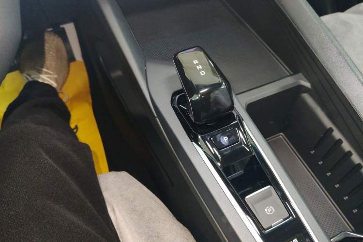 Used Geely Auto Binray 2024 Binrui COOL 1.5T DCT Longteng Edition Gear Lever