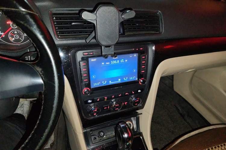 Used Volkswagen Passat 2014 1.8TSI DSG Prestige Edition Audio And AC Panel