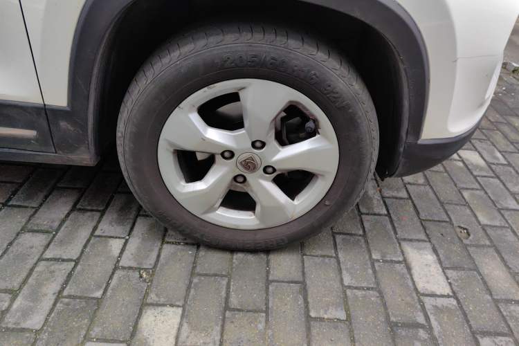 Used Baojun 510 2017 1.5L Manual Fashion Model Right Front Wheel Hub