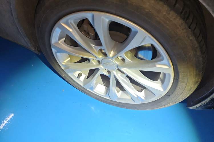 Used Cadillac CT5 2022 28T Luxury Version (Standard Edition) Right Front Wheel Hub