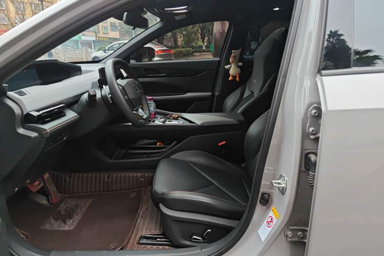 Used Changan UNI-V 2022 1.5T Prestige Version
