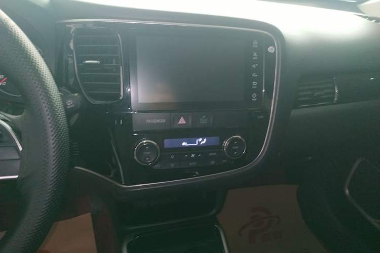 Used Mitsubishi Outlander 2017 2.0L Two-Wheel Drive Glory Edition 5 Seats Audio And AC Panel