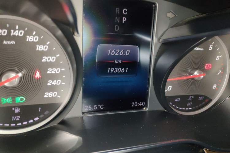 Used Mercedes-Benz V-Class 2022 V 260 Prestige Edition Odometer Close Up