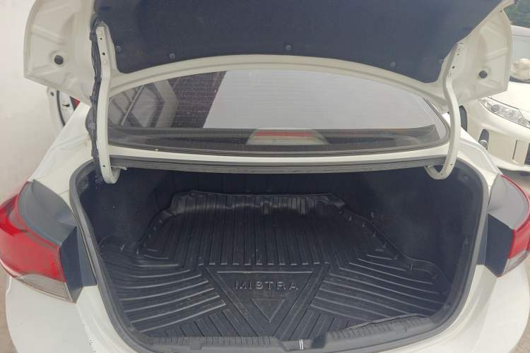 Used Hyundai Elantra (5th Generation / Langdong) 2016 1.6L Automatic Smart Version Trunk
