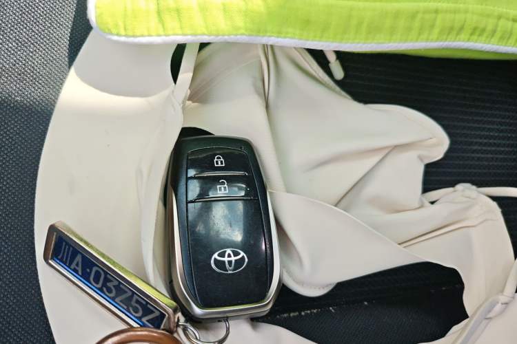 Used Toyota Harrier 2022 2.0L CVT Two-Wheel Drive Entry Version Vehicle Key