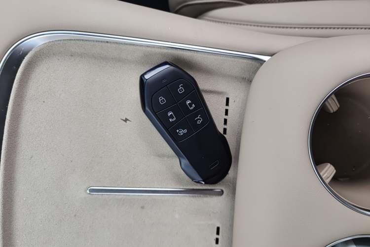 Used XPeng X9 2025 740 Ultra-Long Range Max
