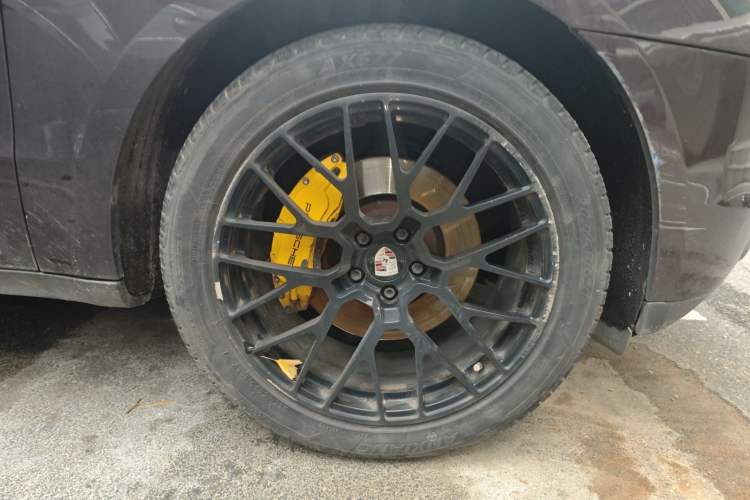 Used Porsche Macan 2016 Macan 2.0T Right Front Wheel Hub