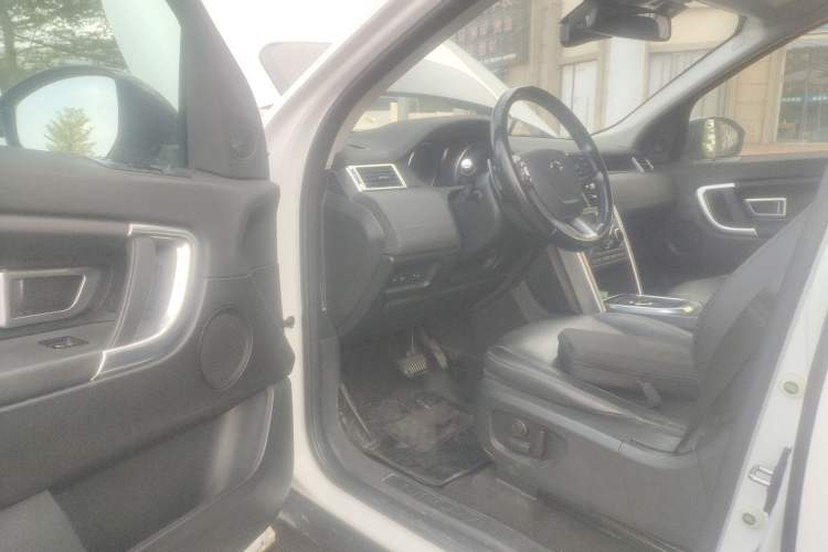 Used Land Rover Discovery Sport 2019 240 PS SE Version China VI Standard Driver Seat
