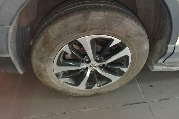 Used Toyota RAV4 2016 2.0L CVT Two-Wheel Drive Fashion Edition China V Standard
