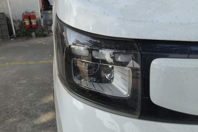 Used Chana Ruixing EM80 2025 Passenger Version Comfort Edition 6-Seater 300 km Dual-Swing Doors