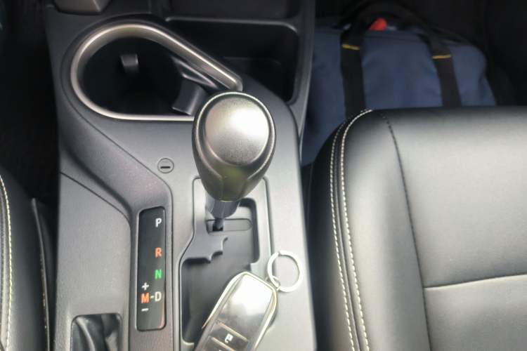 Used Toyota RAV4 2019 2.0L CVT Two-Wheel Drive Fashion X Limited Edition China VI Standard Gear Lever