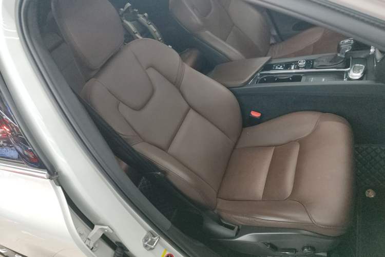 Used Volvo XC60 2021 T5 4x4 Smart Luxury Edition