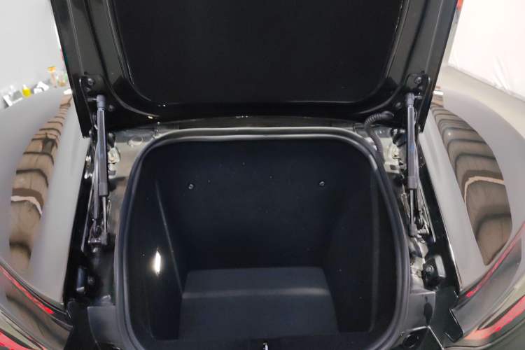 Used Qiantu K50 2018 Standard Model Trunk