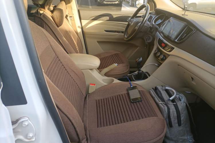 Used Wuling 730 2020 Commercial Vehicle 1.5L Manual Value Edition 7 Seats
