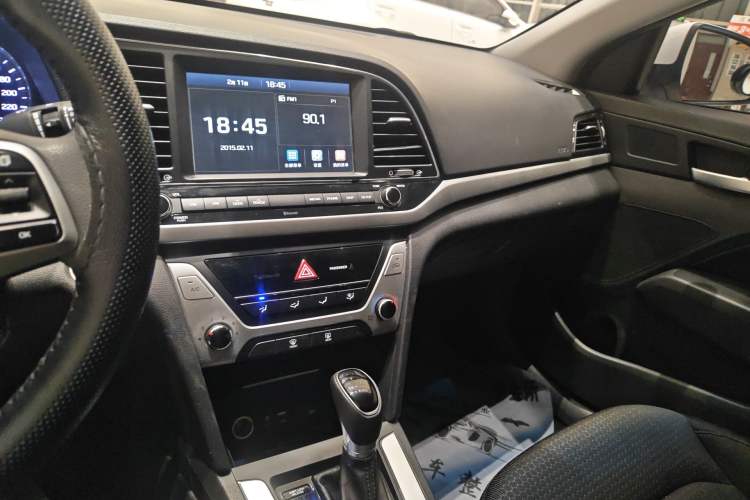 Used Hyundai Elantra (6th Generation / Lingdong) 2016 1.6L Automatic ZhiXuan – Elite Version Audio And AC Panel