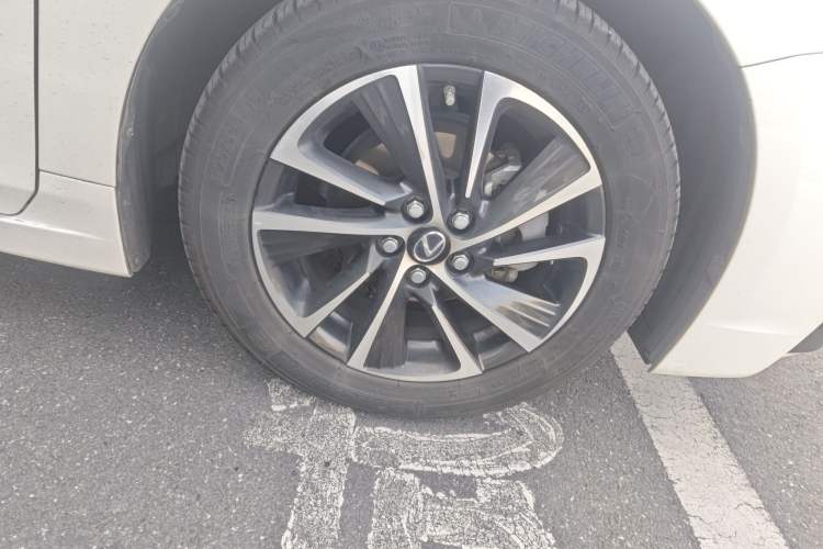 Used Lexus CT 2017 CT200h Elite Edition Monotone China VI Right Front Wheel Hub