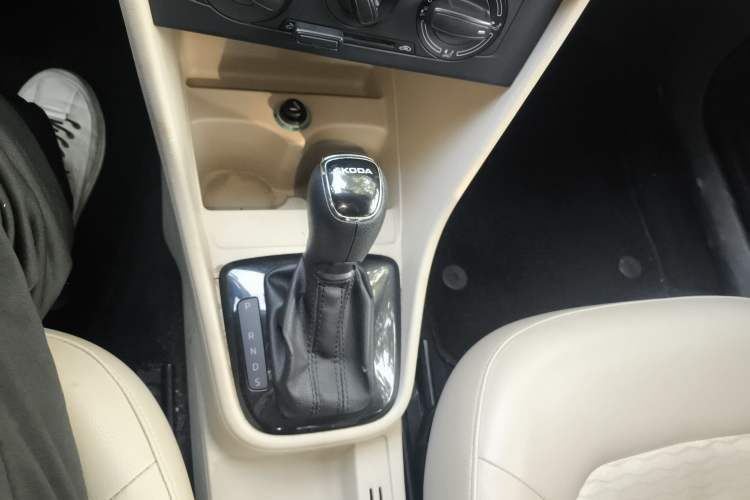 Used Skoda Rapid 2013 1.6L Automatic Smart Selection Model