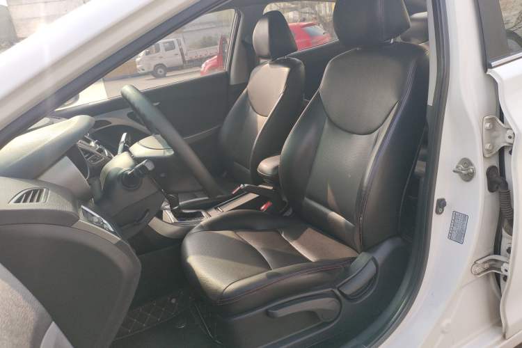 Used Hyundai Elantra (5th Generation / Langdong) 2016 1.6L Automatic Smart Version
