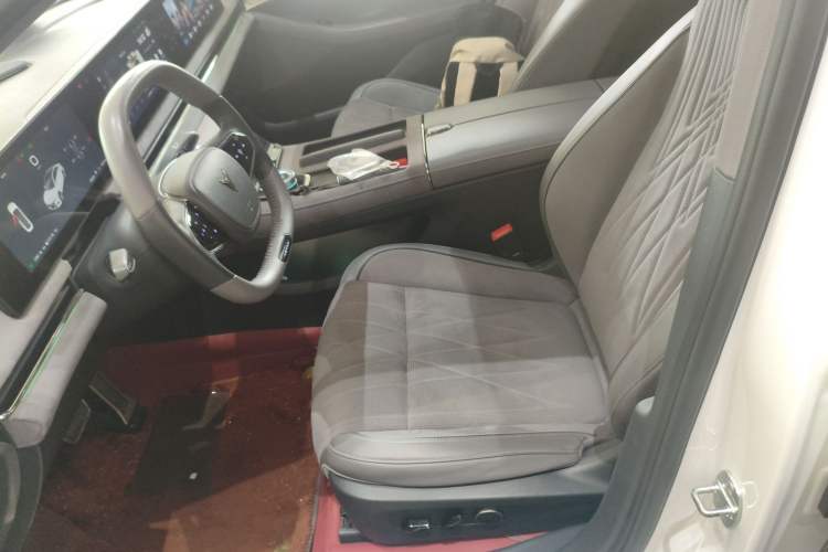 Used VOYAH PASSION 2024 PHEV Four-Wheel Drive Ultra-Long Range Flagship Model Left Front Seat