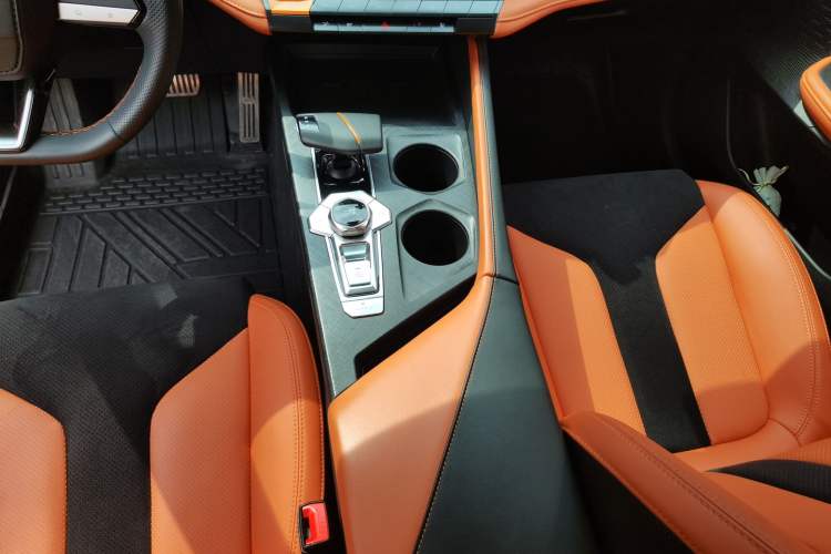 Used CHANGAN UNI-V 2023 2.0T Leading-Speed Edition Gear Lever