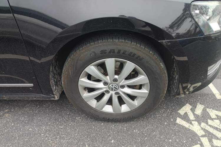 Used Volkswagen Passat 2013 1.8TSI DSG Prestige Edition Right Front Wheel Hub