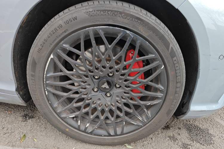 Used NETA S 2022 Extended-Range Version 1160 km Rear-Drive Big Edition Right Front Wheel Hub