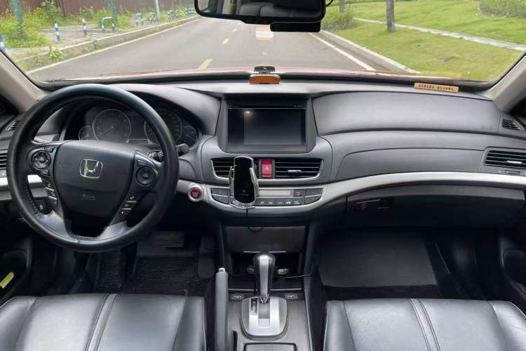 Used Honda Crosstour 2014 2.4L Luxury Edition Center Console