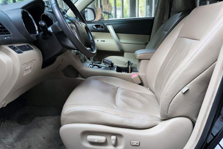 Used Toyota Highlander 2013 2.7L Two-Wheel Drive 7-Seater Zijin Edition
