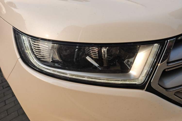 Used Ford Edge 2015 2.0T GTDi Four-Wheel Drive Prestige Model Right Front Headlight