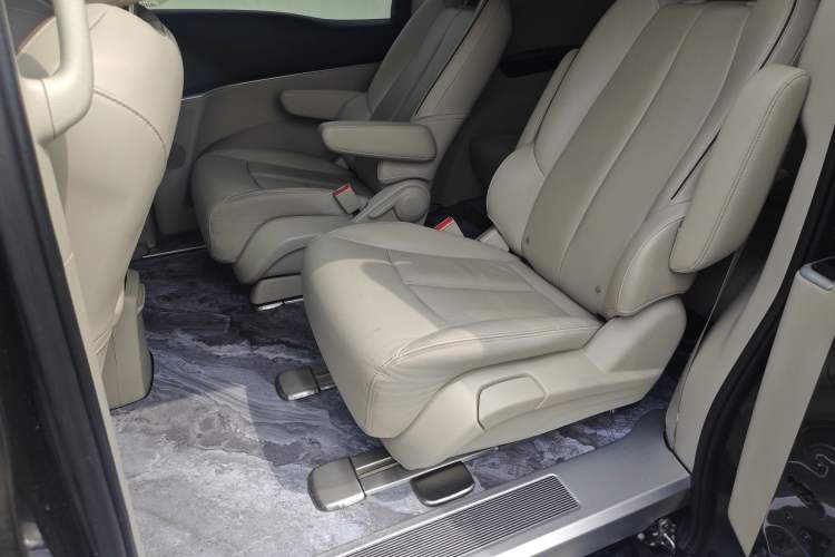 Used Buick GL8 2021 Land Cruiser Executive Class 652T Luxury Model
