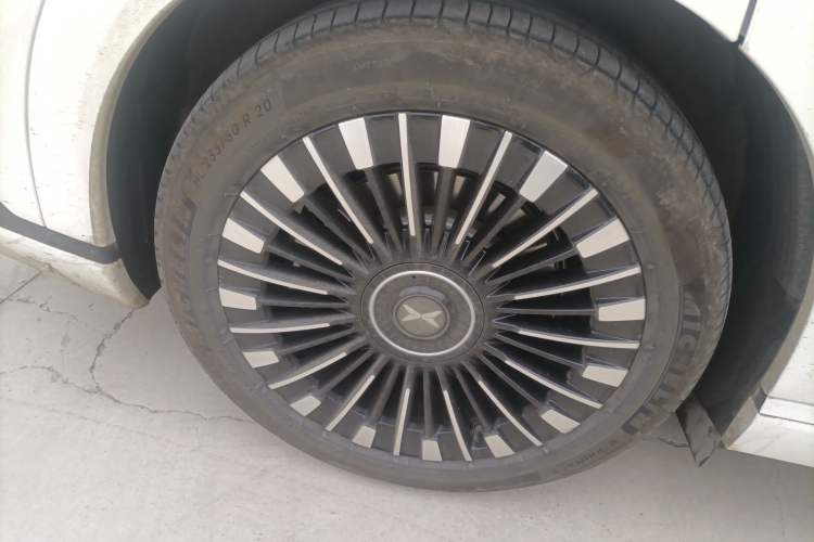 Used XPeng X9 2025 740 Ultra-Long Range Max Right Rear Wheel Hub