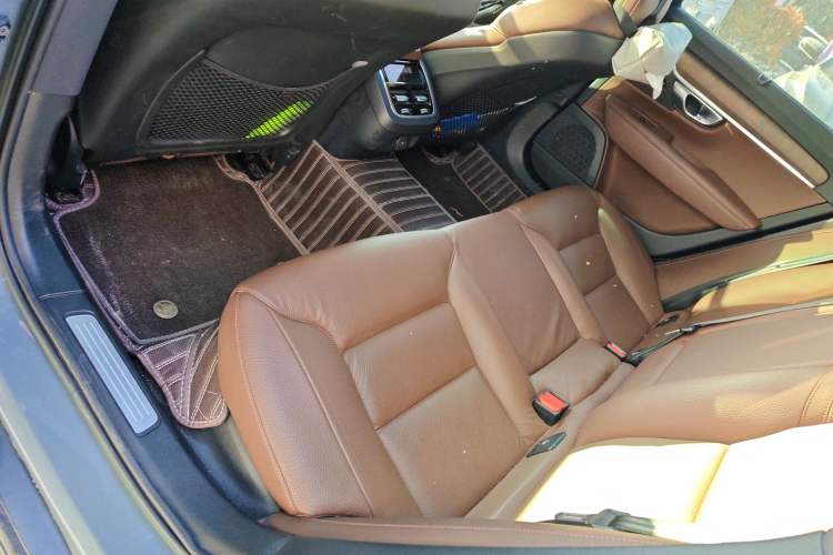 Used Volvo V90 2023 Cross Country B5 AWD Smart Range Edition
