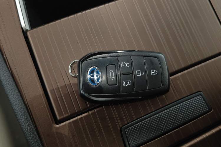 Used Toyota SIENNA 2021 2.5L Hybrid Luxury Edition Vehicle Key