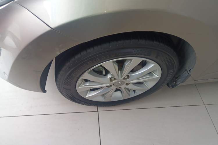 Used Hyundai Elantra (5th Generation / Langdong) 2016 1.6L Automatic Smart Version