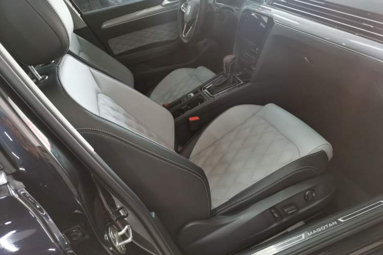 Used Volkswagen Magotan 2023 2 Million Units Limited Edition 330TSI DSG Leading Version Right Front Seat
