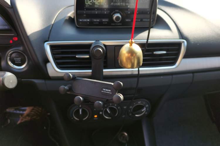 Used Mazda 3 Axela 2016 Sedan 1.5L Manual Comfort Model