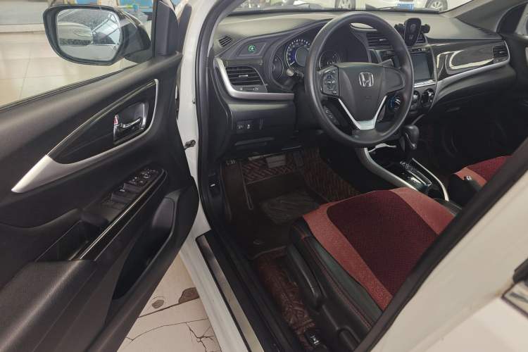 Used Honda Crider 2015 1.8L automatic luxury edition
