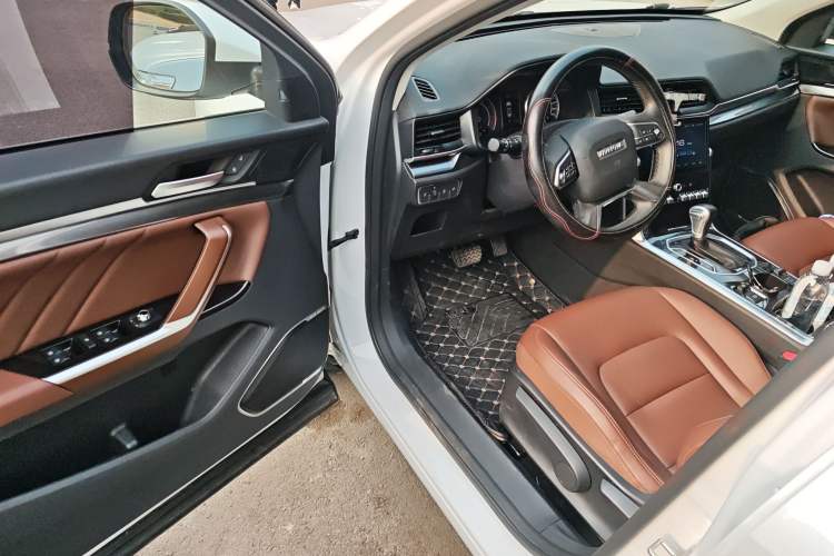 Used Haval H4 2019 Red-Label 1.5 GDIT DCT Luxury Smart Connectivity Model Driver Seat