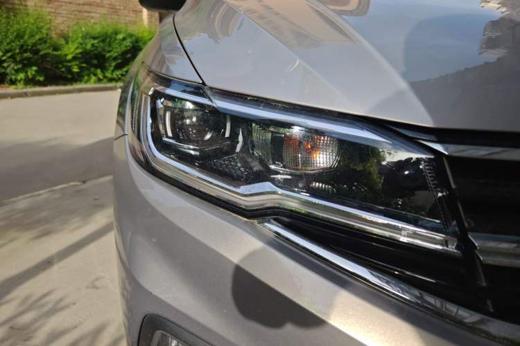 Used Volkswagen Bora 2020 1.5L Automatic Elite Version Right Front Headlight