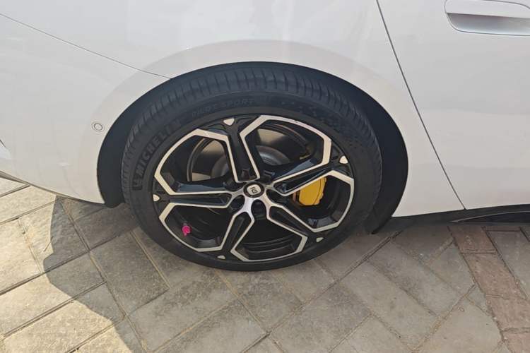 Used Xiaomi Auto SU7 2024 Four-Wheel Drive Ultra-Long Range Advanced Intelligent Driving Max Edition