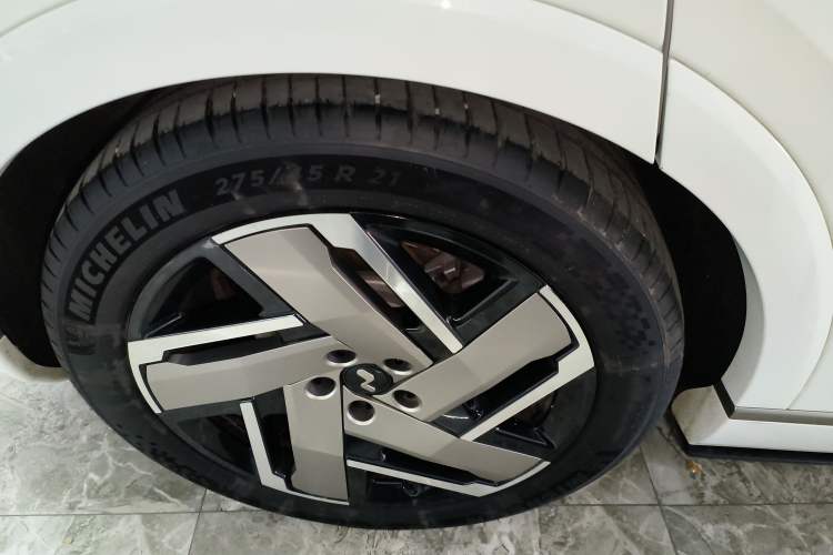 Used ONVO Luxeed L90 2025 Model—Ultra Six-Seater Version